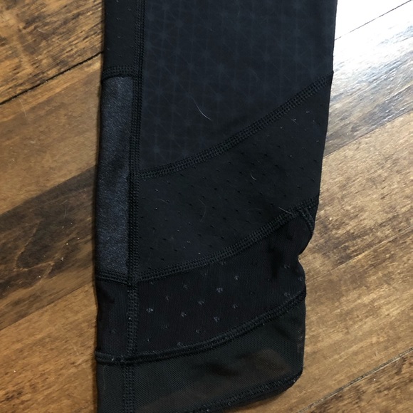 Lululemon Ladies Crops - Picture 4 of 6